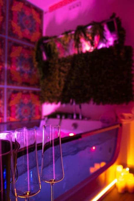 Luxury Love Room Spa Whirlpool Jacuzzi Nuremberga Exterior foto